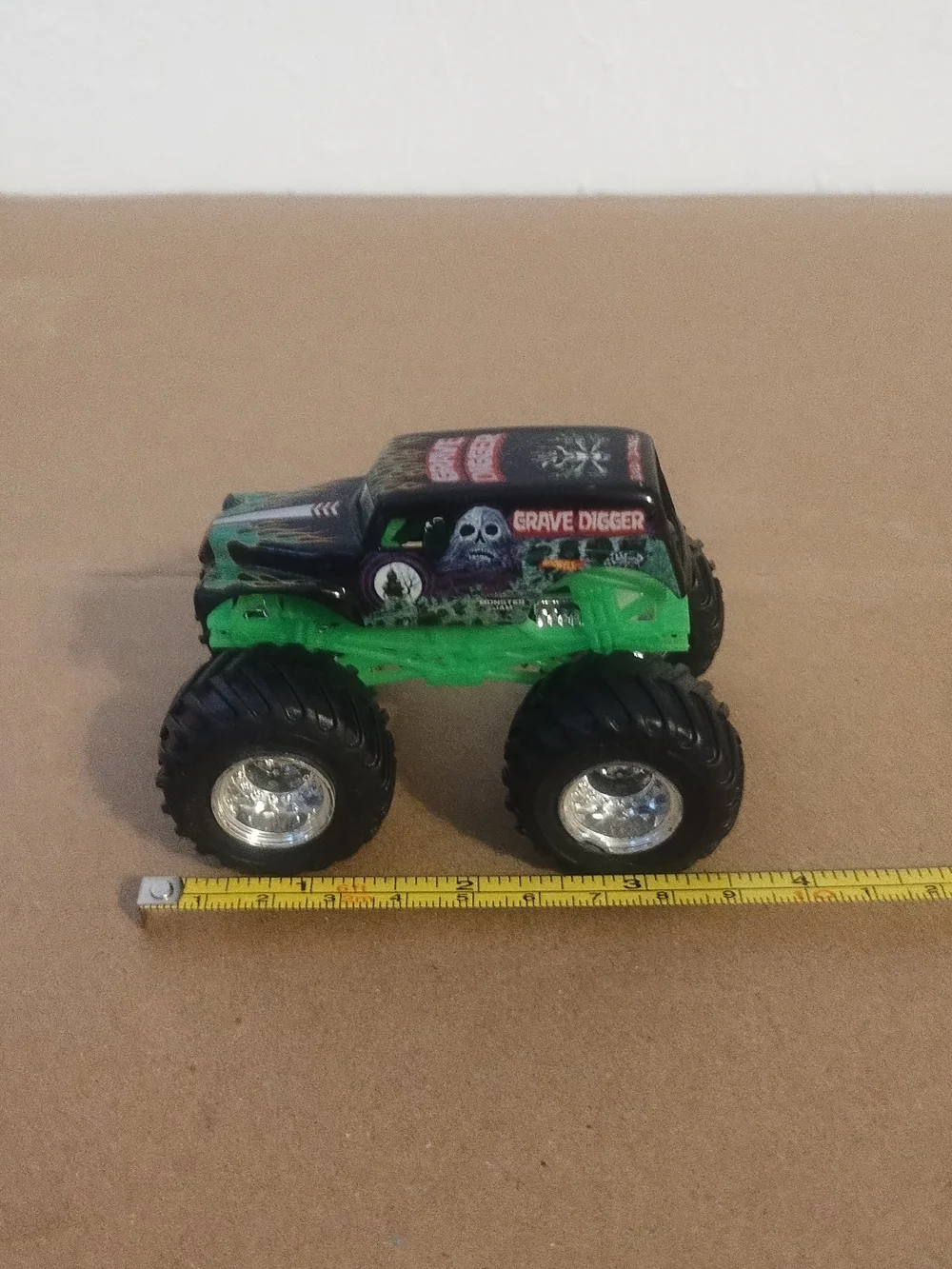 Monster Jam Grave Digger Monster Truck 1:64 Hot Wheels Toys